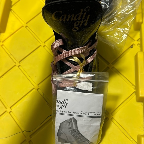 Sabrina ICE SKATES Size 3 - Picture 3 of 10